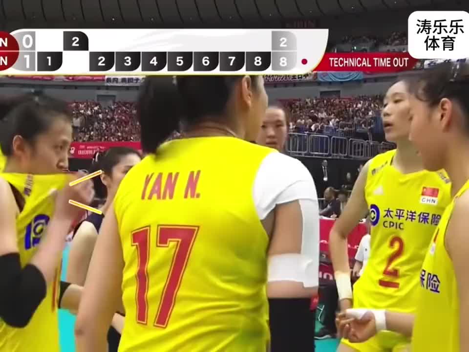 丁霞8连发引爆赛场，发球如利剑破敌阵，开局凌厉攻势