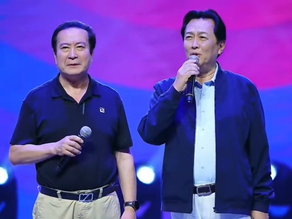 三国演义三个老戏骨同台演唱《滚滚长江东逝水》唱的太有味道了