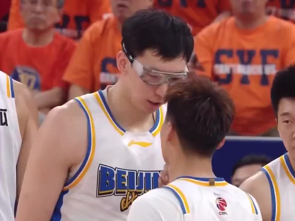 开门红！上海男篮cba第一果然有实力！周琦和赵睿也算是尽力了