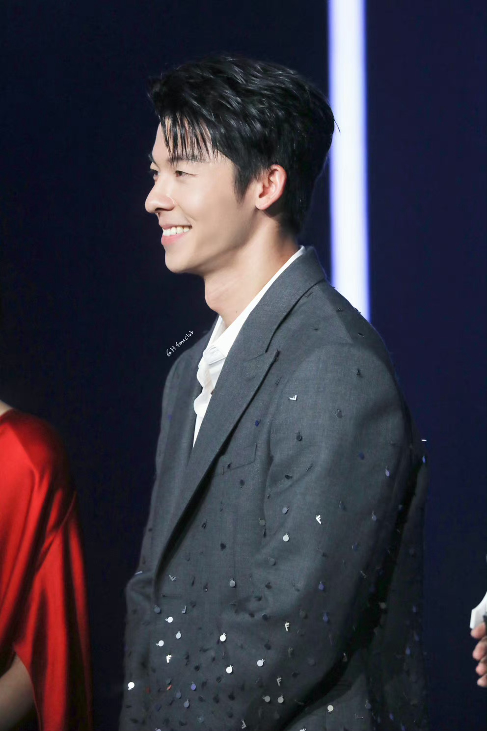 许光汉身穿fendi 2023秋冬系列出席活动_高清图集_新浪网