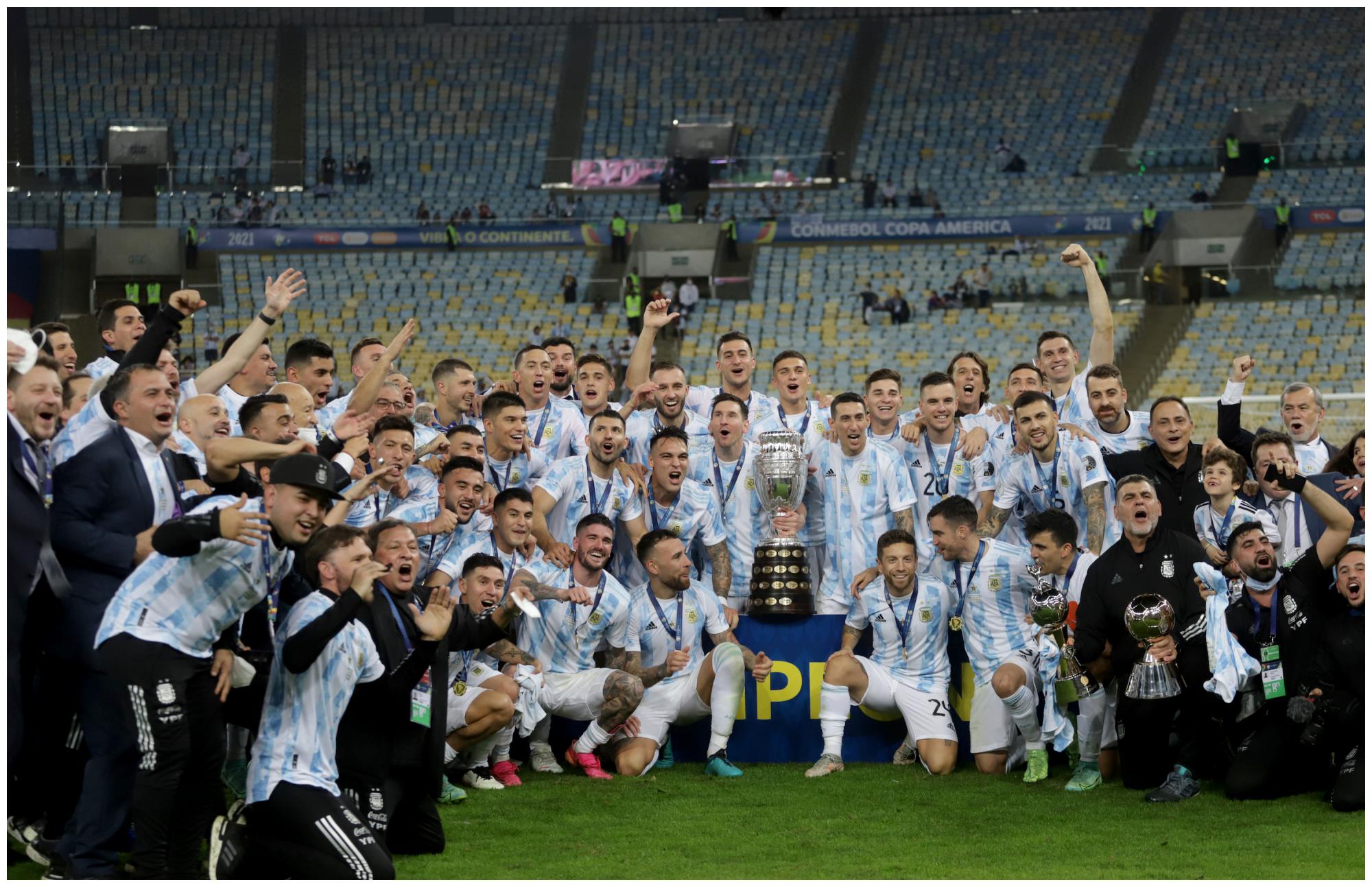 阿根廷队球员在颁奖仪式上.