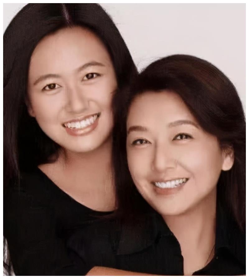 和比他大9岁的江珊在一起5年靳东为什么娶了李佳