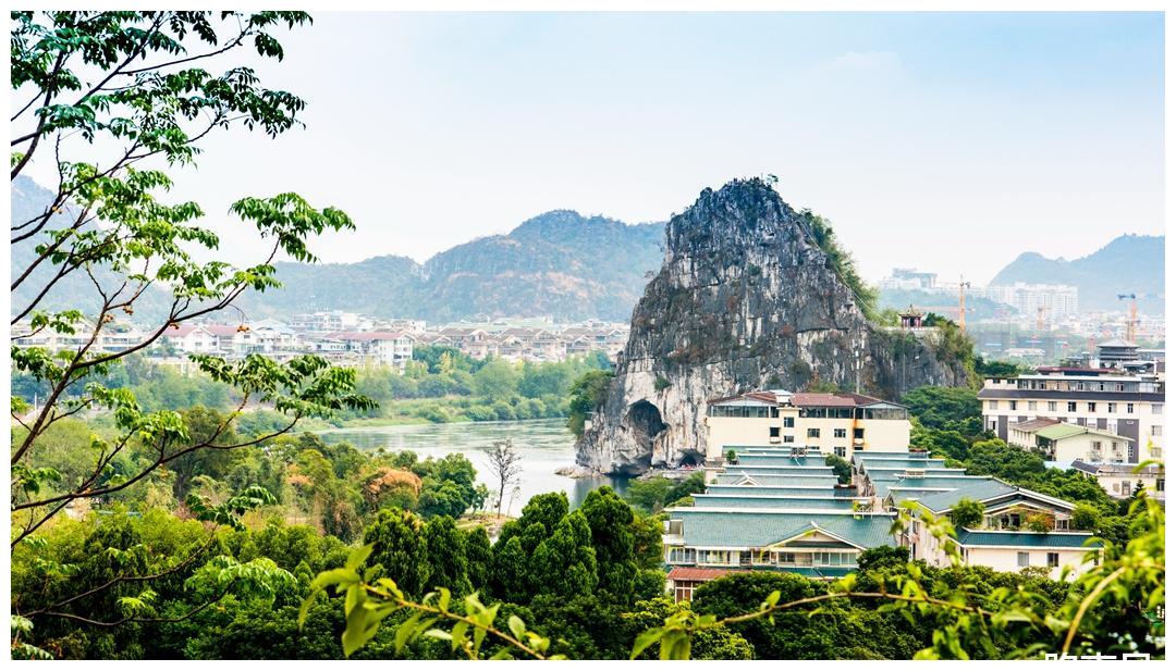 桂林核心景区叠彩山,主峰只有73米,却是欣赏城市景观的绝佳处