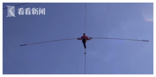 美国"空中飞人"走钢丝穿越校园 曾横穿大峡谷|瓦伦达|空中飞人|大峡谷