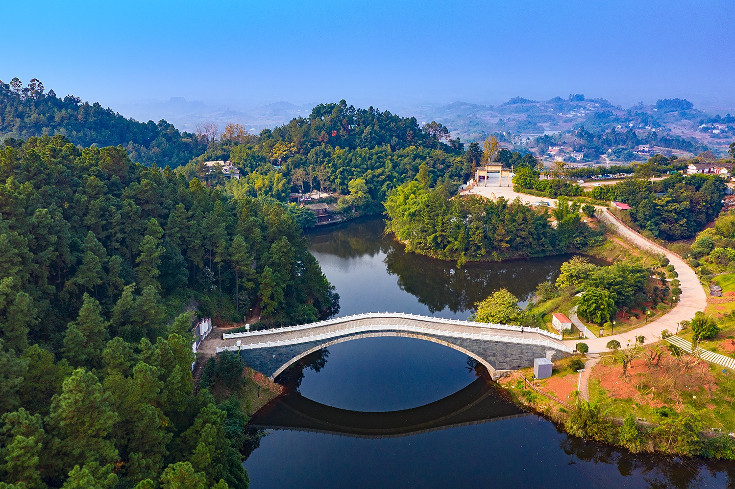 自贡自流井:尖山风景区重装开园迎游客