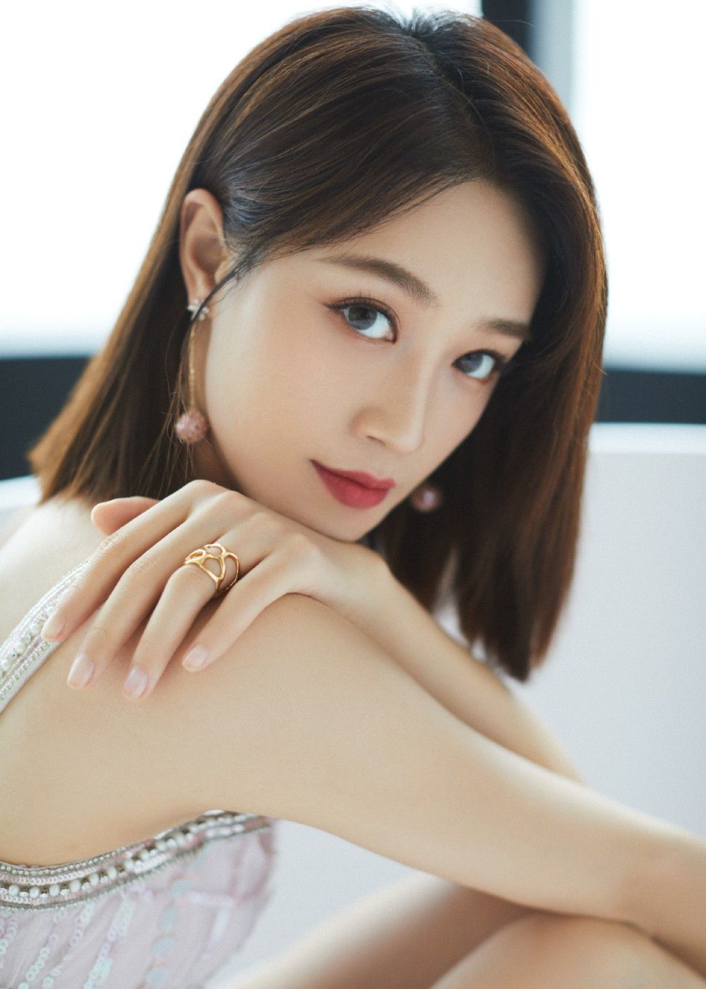 蓝盈莹:干净利落的短发,精致的面容,非常美