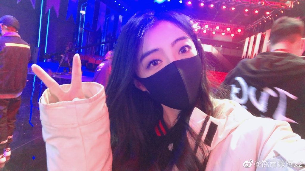 英雄联盟美女主持人饶雨薇迷人写真美照欣赏