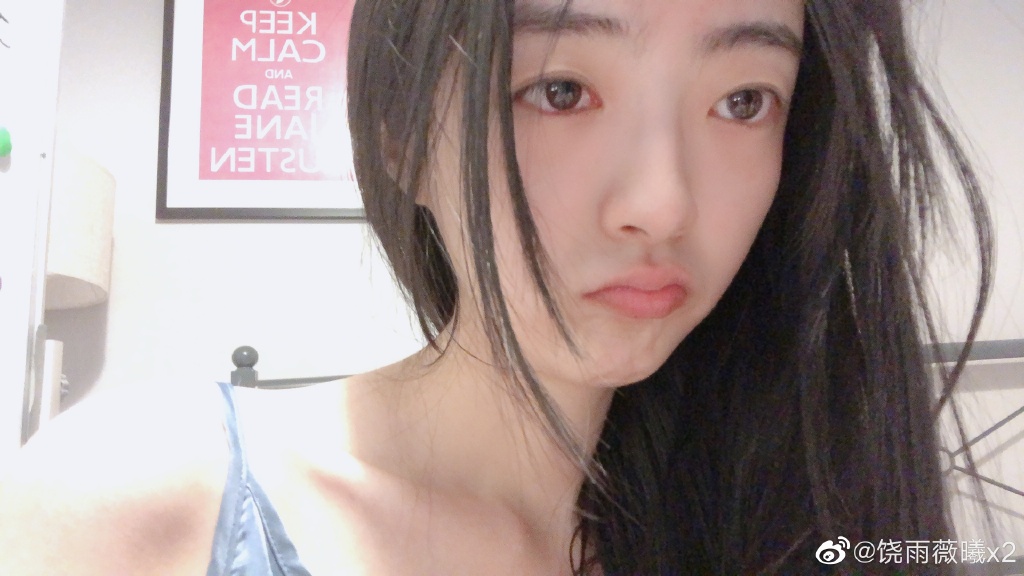 英雄联盟美女主持人饶雨薇迷人写真美照欣赏