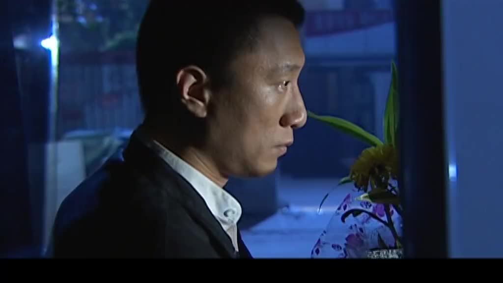 征服:刘华强杀完人,带着鲜花去看弟弟,这次是笑着的