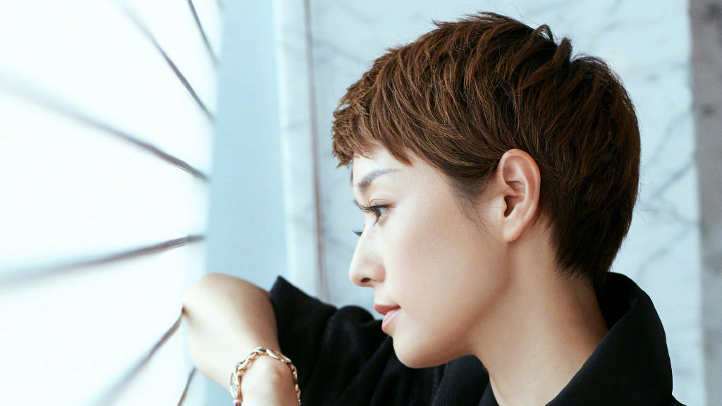 马伊琍,挑战黑色西装,美出新高度!