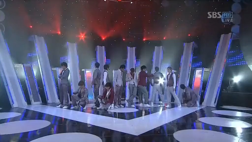 作为SJ的舞蹈担当，只有韩庚开头的《sorrysorry》，才有那个味