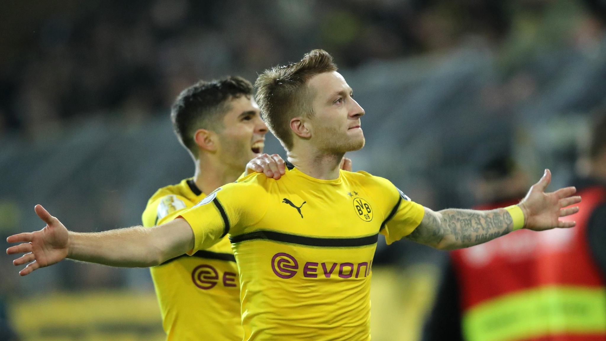 莱万巴萨故事与德甲联赛硬伤穆勒与罗伊斯成非西欧球员陪练