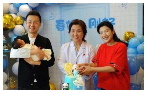 央视主持刚强,娶二婚北京卫视"一姐",传丁克17年后喜得爱子