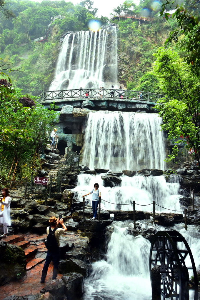 曾有玩瀑布垂降的人要来广东清远古龙峡大瀑布挑战景区坚决拒绝