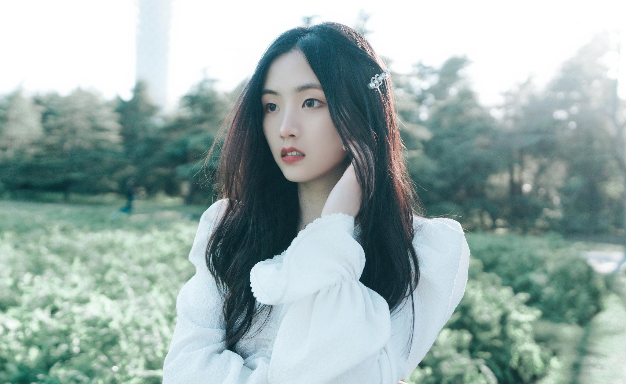 歌手郭沁晒春日写真 清新少女活力上线|郭沁|写真|音乐_新浪新闻