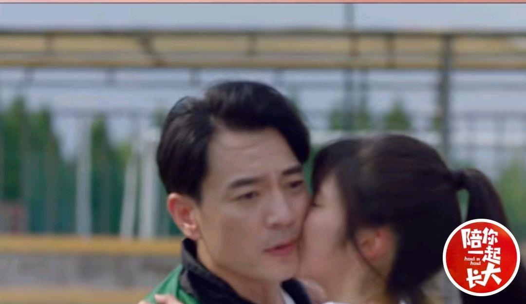 《陪你一起长大》剧情越来越扯,紫宁亲奚彬被奚望和妈妈看到!|陪你一起长大|奚望|何景华_新浪新闻