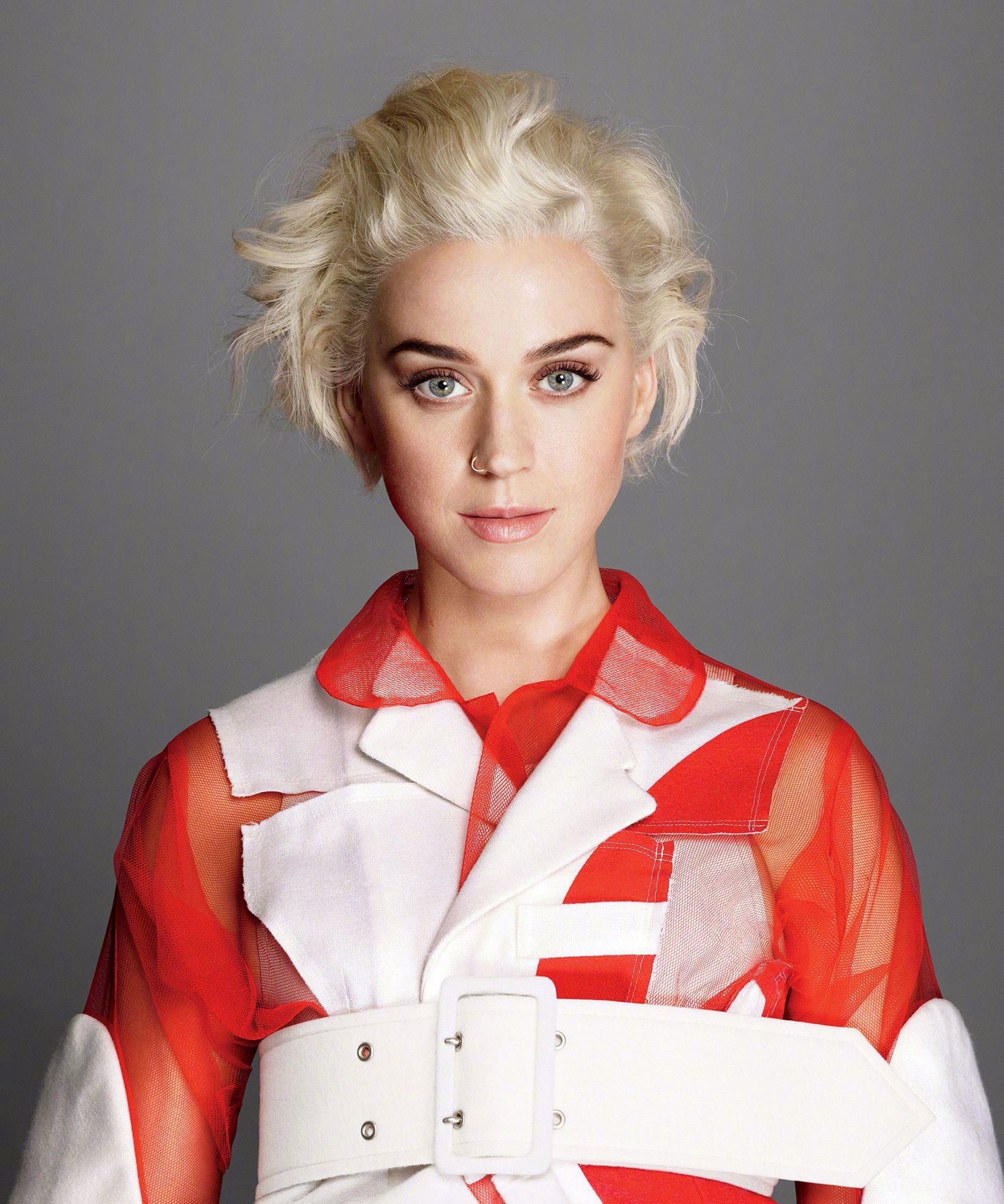 据了解凯蒂佩里的未婚夫奥兰多如今也因为疫情影响,提前结束工作,如今