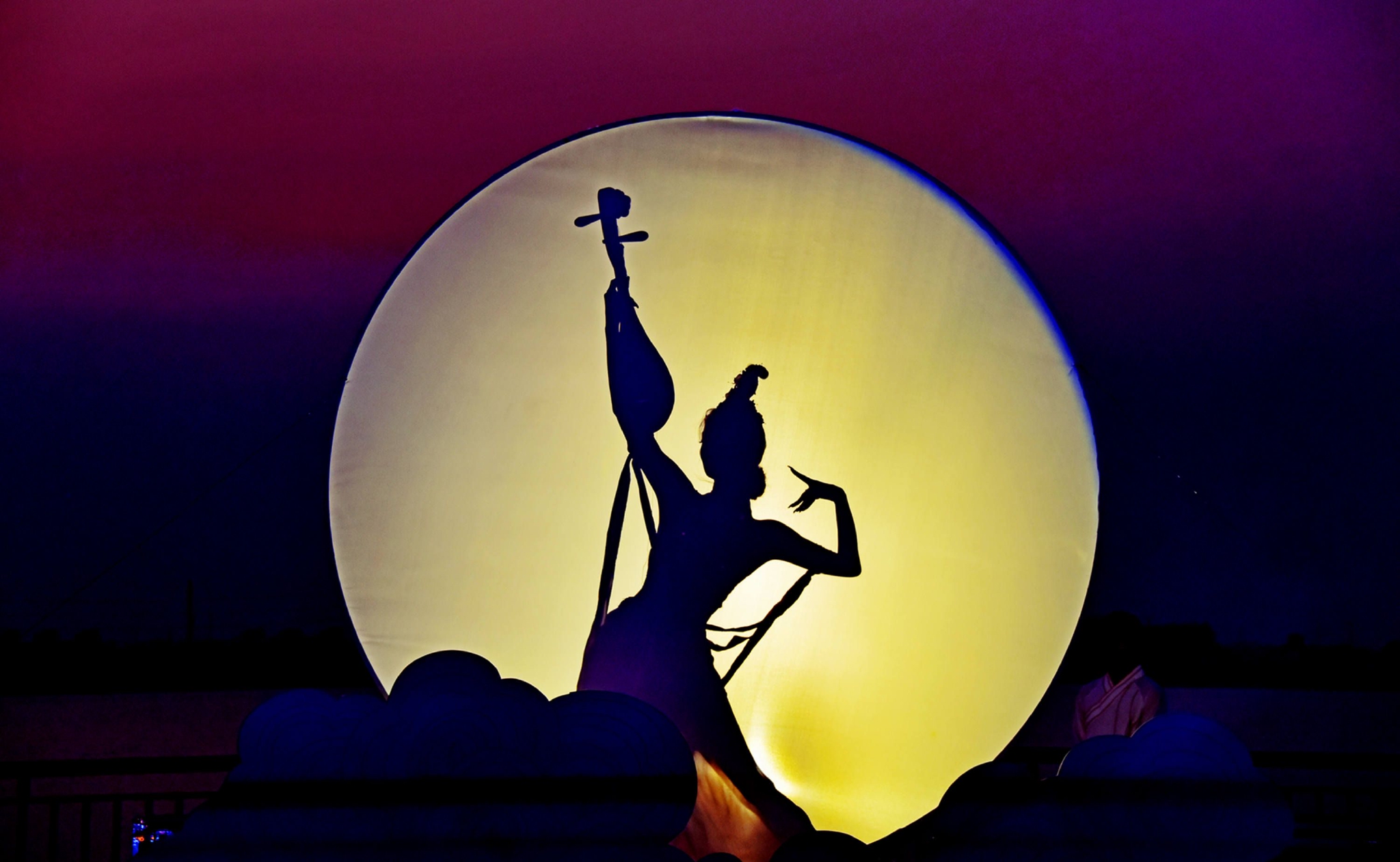 无锡鹅湖玫瑰园中秋月亮舞__财经头条