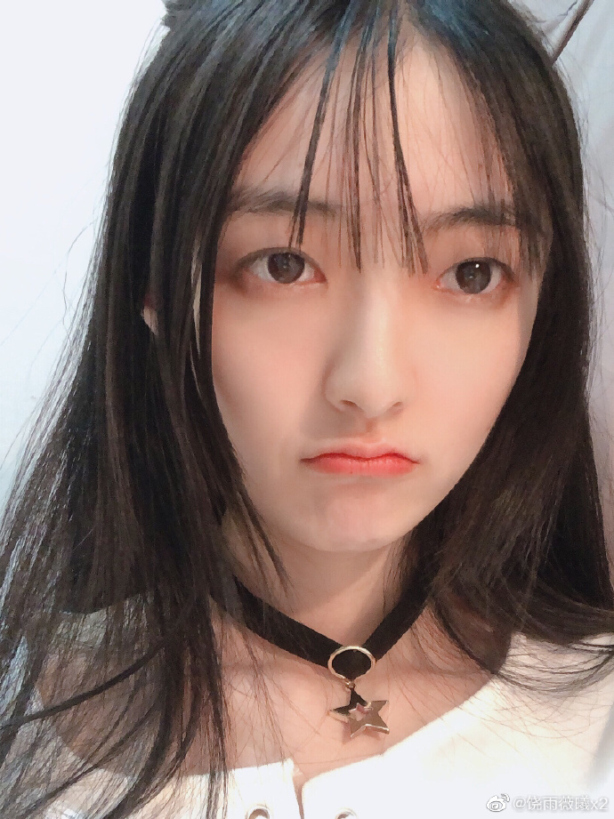 英雄联盟美女主持人饶雨薇迷人写真美照欣赏