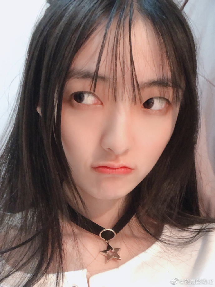 英雄联盟美女主持人饶雨薇迷人写真美照欣赏