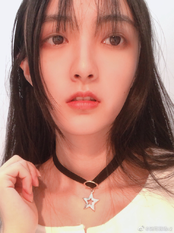 英雄联盟美女主持人饶雨薇迷人写真美照欣赏