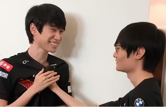 即将离队？FPX冰岛团建牛宝独自回<a href=