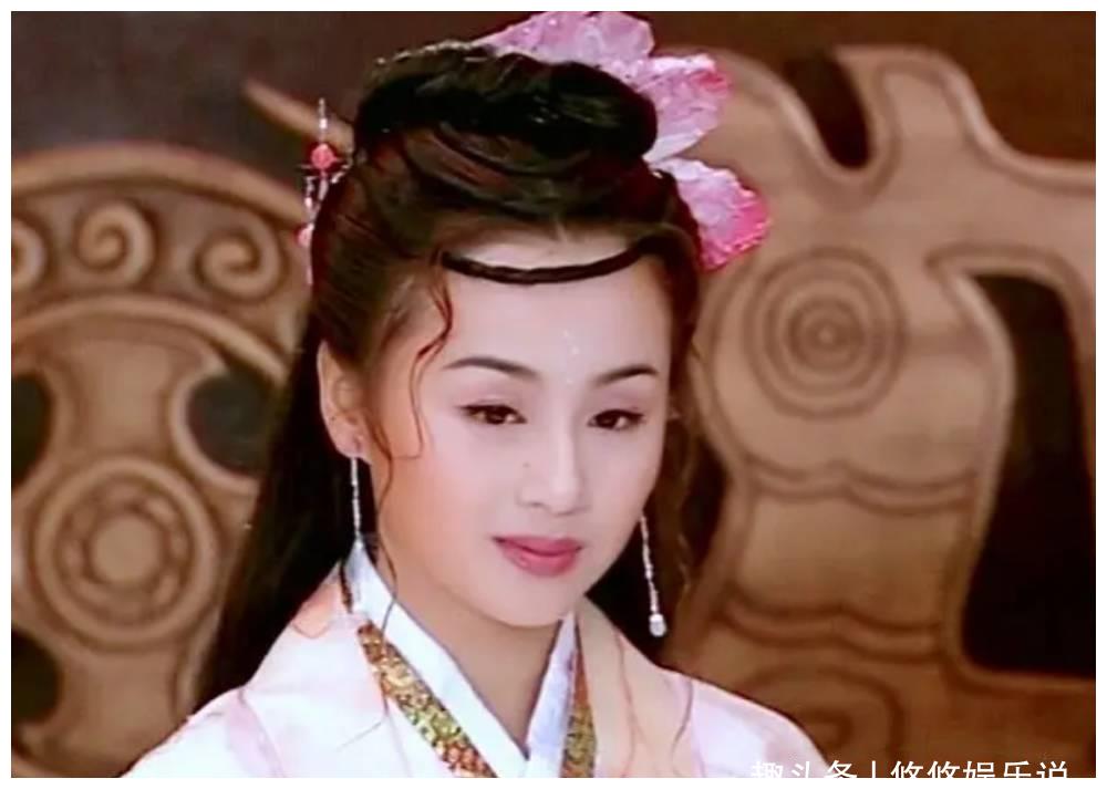 影视圈曹颖表现同样不逊色,为观众带来了很多经典的作品