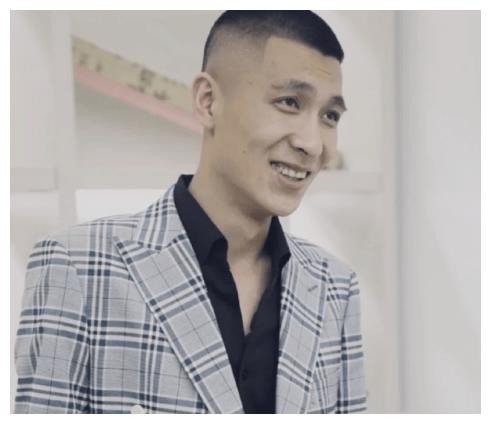 宏楠姐姐称,男方账号价值两千万,女友刘倩楠想拿回去是不自量力