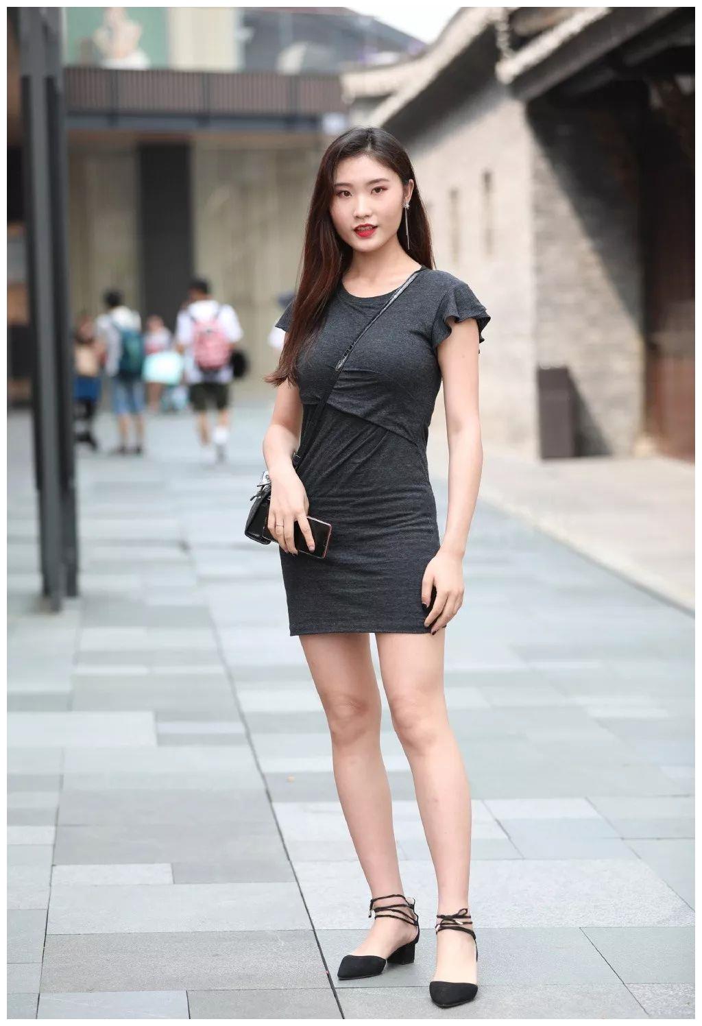 街拍美女女生夏季套装搭配