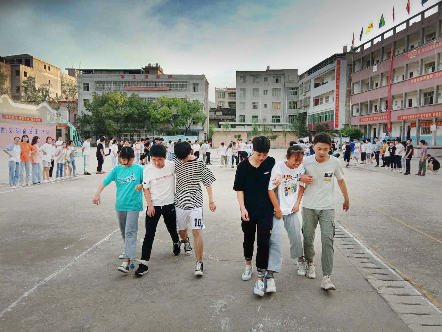 湖北龙港镇彭杨中学成功举办益智趣味运动会