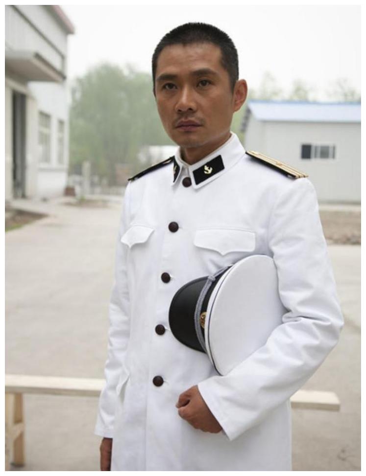 还有在夏雨和左小青主演的《我们的八十年代》中,他扮演了天海化工厂