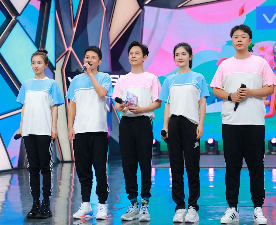 武艺紧急删博后何炅获同行力挺称其是无权无职的好人