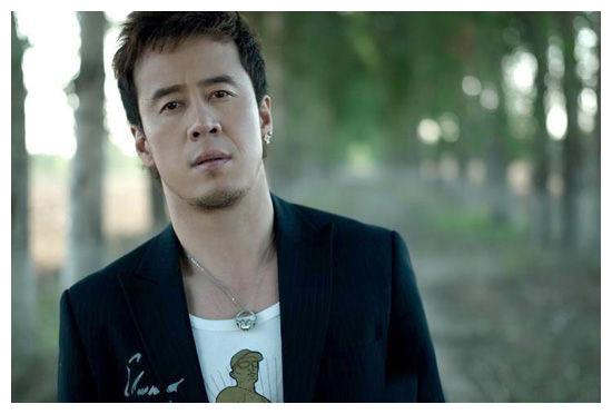 辛酸!杨坤时隔多年仍常被噩梦惊醒,初恋离世难释怀,至今单身