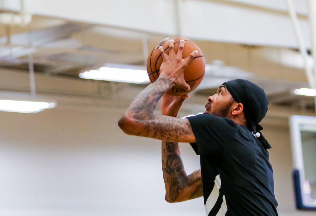 久违的莺歌!nba鹈鹕队英格拉姆正式投入训练,真是又高又瘦啊