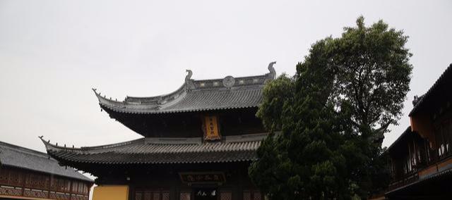 华西村gdp_中国下一个“华西村”:家家住别墅,人均GDP高达25万,就在山东