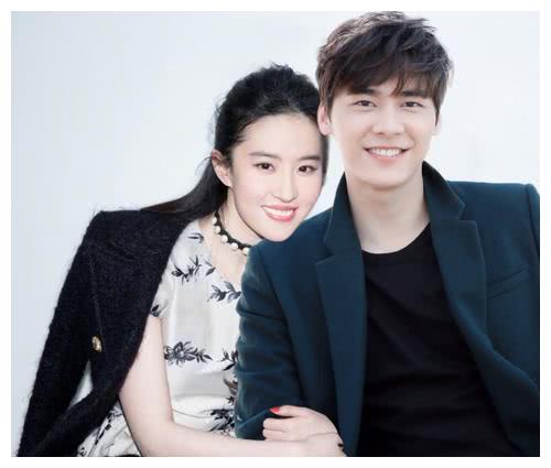 刘亦菲李易峰官宣爱情,刘亦菲大胆地说:在我的余生里,我只有你