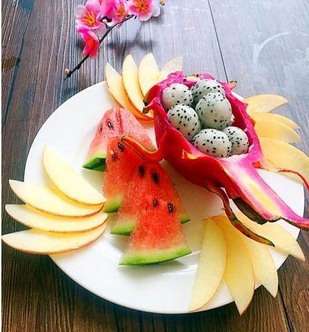 教你做冰凉的西瓜水果拼盘,简单几步,让人食欲大增,降暑又解渴__财经