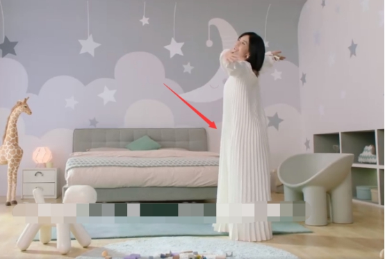 谢娜怀孕不忘捞金裸妆挺大肚拍摄广告大片母性光辉浓重