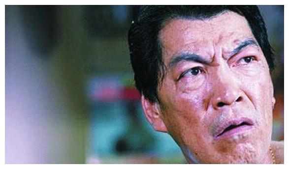 成奎安的长相是比较有特点的,她看起来身材比较壮,甚至有些呆呆傻傻的