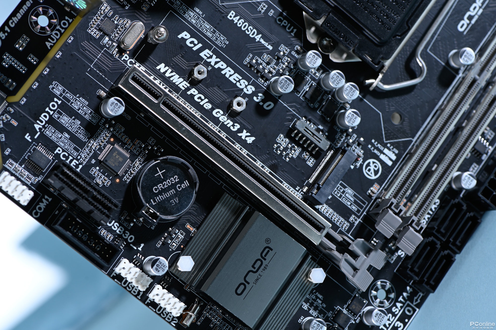 一条直连cpu的pcie x 16插槽,能满足大多数人单卡需求了.