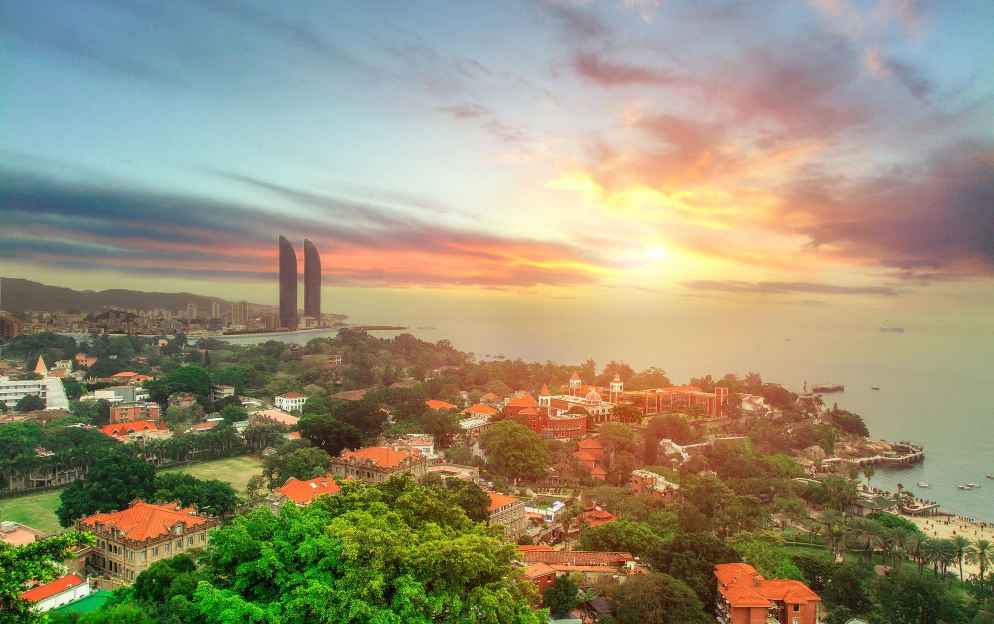 厦门,欣赏海边日出的好去处,而且那里还能俯瞰鼓浪屿全岛风光