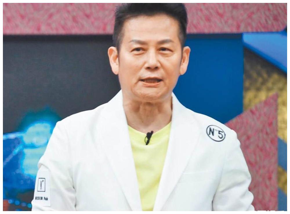 当年,他可是琼瑶剧的御用男演员之一,拍摄了《庭院深深》,《海鸥飞处