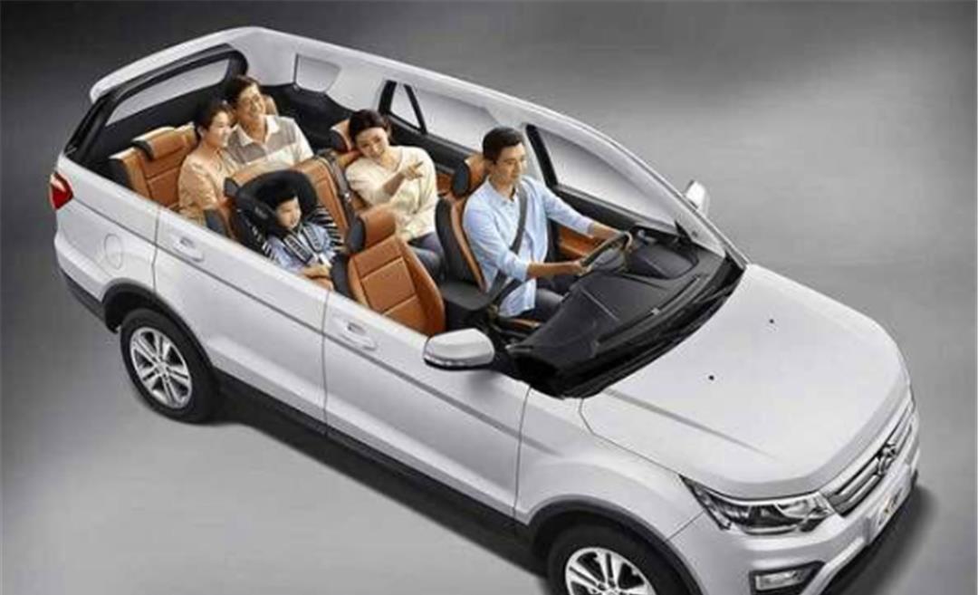 五座车坐满后,再加一个小孩算超载吗?老交警:以后别再搞错了