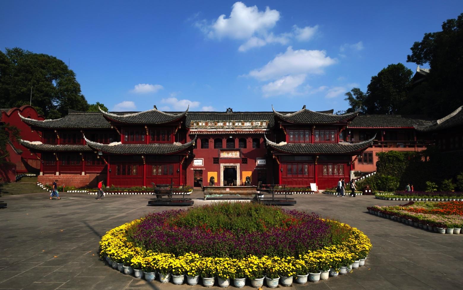 四川一座建于乌尤山上的寺庙,寺内建筑结构森严,殿宇数量多