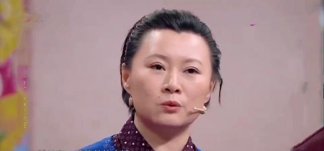 "谢广坤"零下二十度光膀子铲雪!露出圆滚啤酒肚,冻到缩成一团