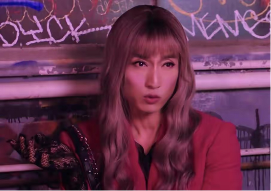 TVB热播剧好带劲，星二代挑战激情戏，演员男扮女装和男主激吻休闲区蓝鸢梦想 - Www.slyday.coM