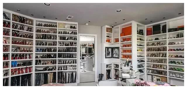 范冰冰在时尚方面的嗅觉,相信在整个圈子中都是数一数二的吧.