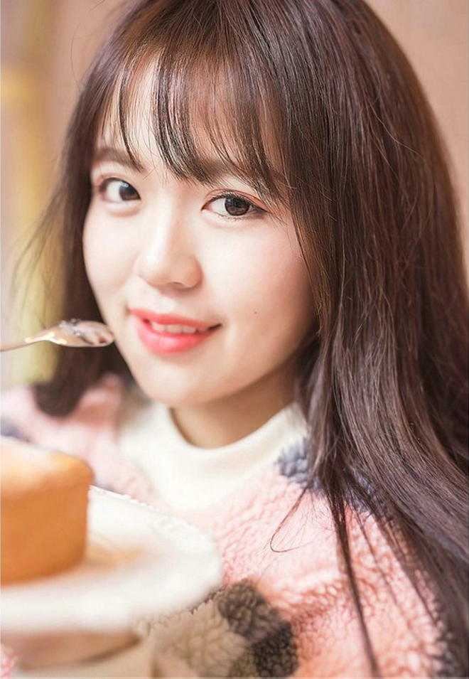 温柔迷人小虎牙女生下午茶阳光俏皮唯美写真