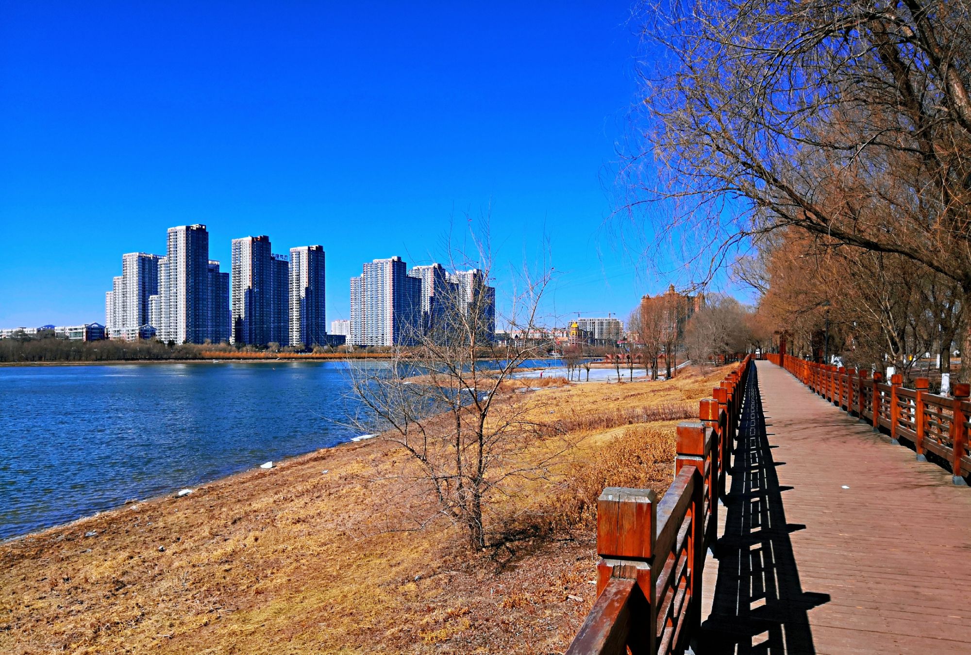 吉林市美丽的江滨花园