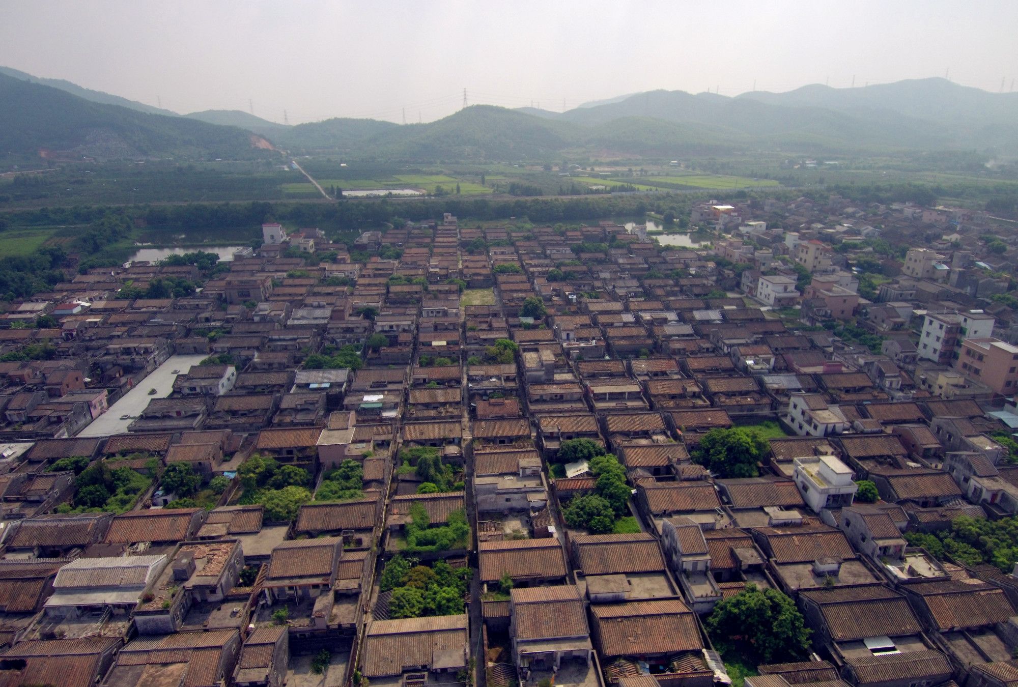 航拍:广东新会霞路村的五福里,整齐划一,形如皇宫